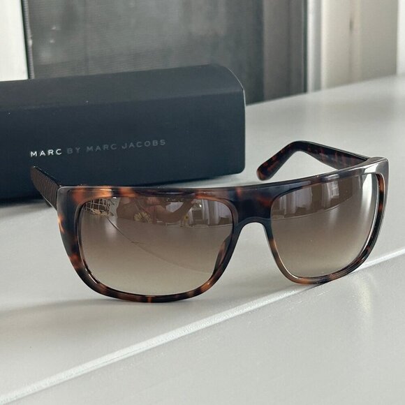 Marc by Marc Jacobs‎ Tortoise Oversized Rectangle Sunglasses with Case main image 12